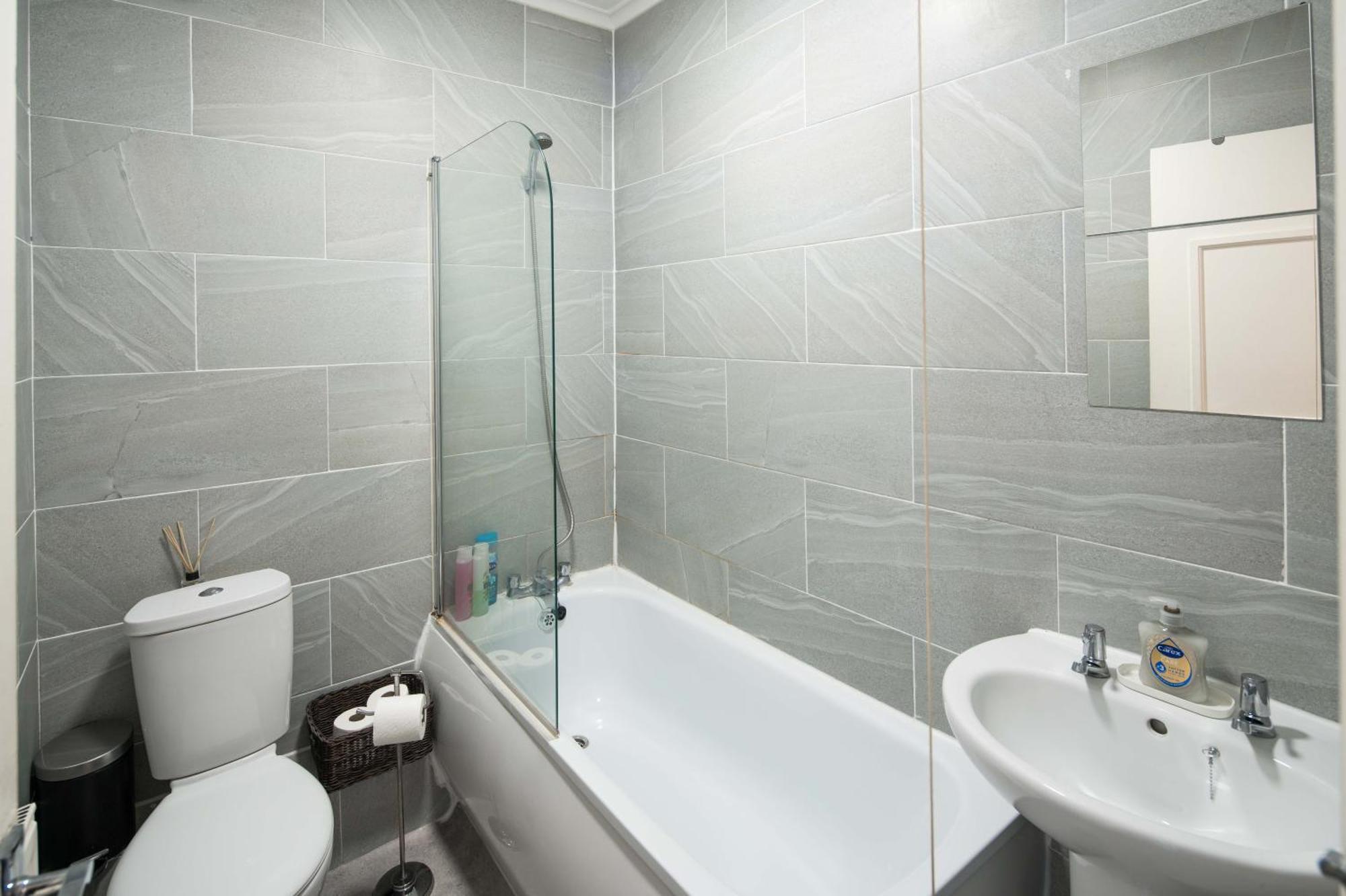 Private Double Shared Bathroom Near Centre * Londra